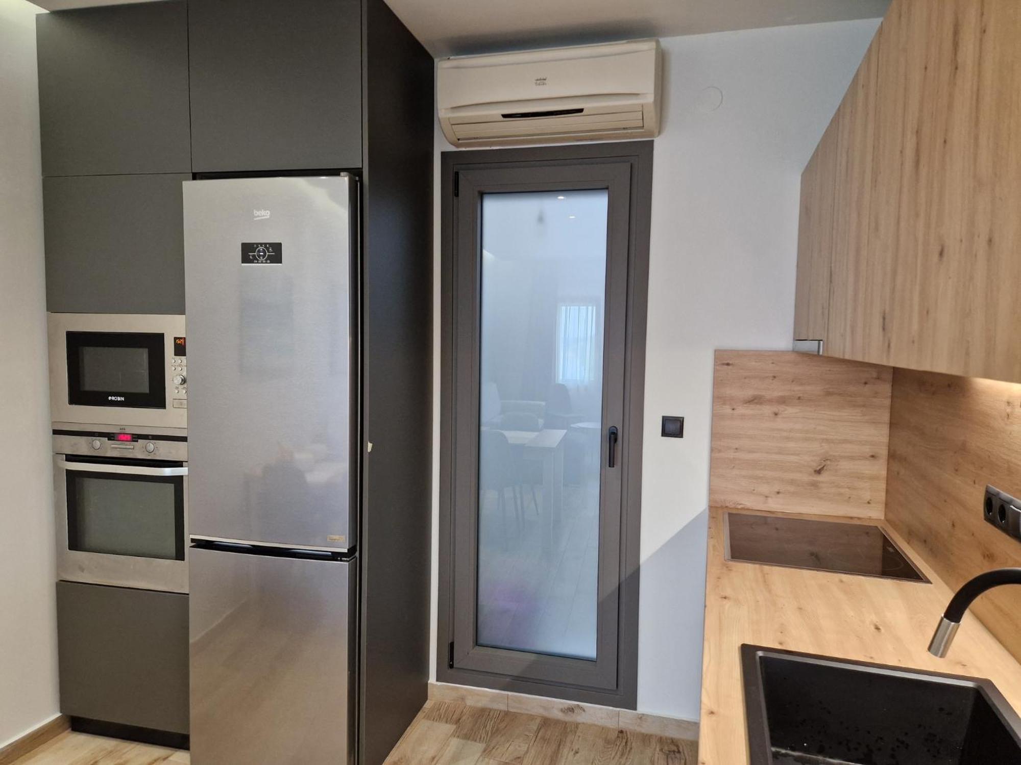 Lap Apartment *